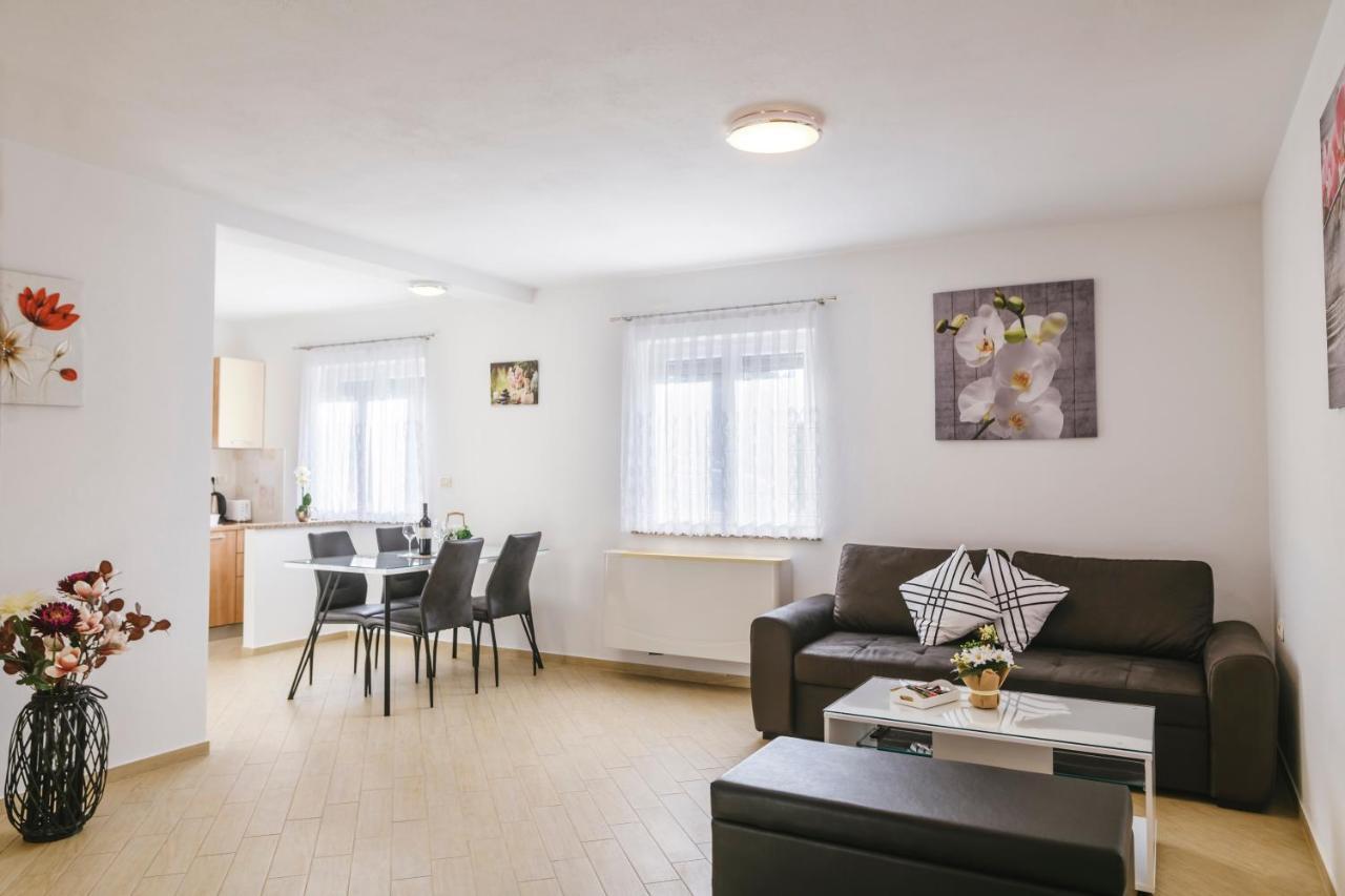 Apartments Mirela Копер Экстерьер фото